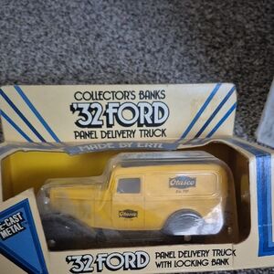 Ertl '32 Ford Yellow Panel Delivery Truck Collector Bank